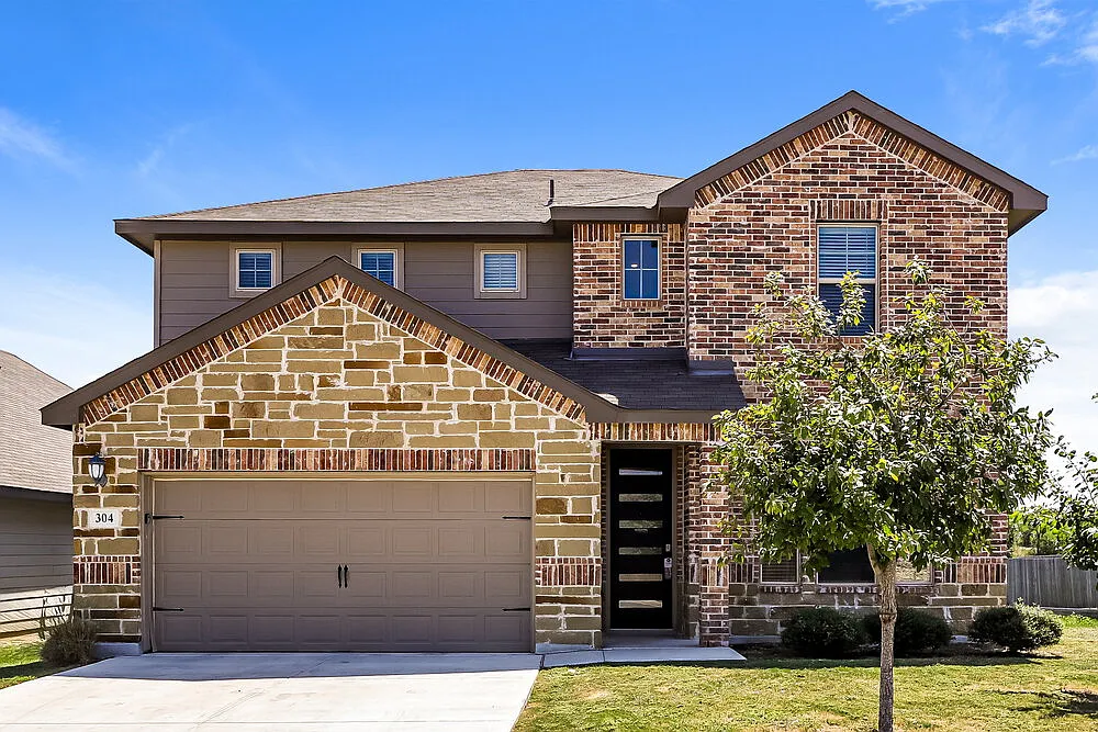 4 bed, 2.5 bath, 2991 sqft, $2,335 — Photo 1