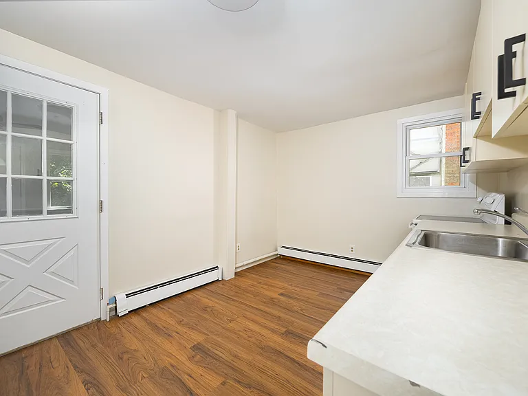 29 Delano St #2 — Photo 2