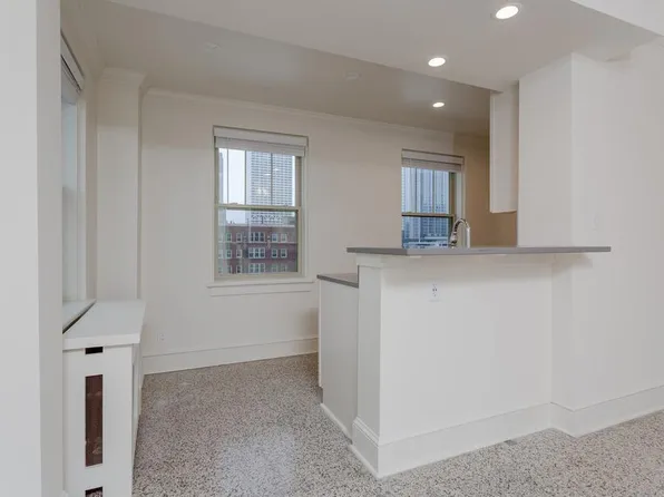 St. Clair, 921 N Marshall St APT 204, Milwaukee, WI 53202