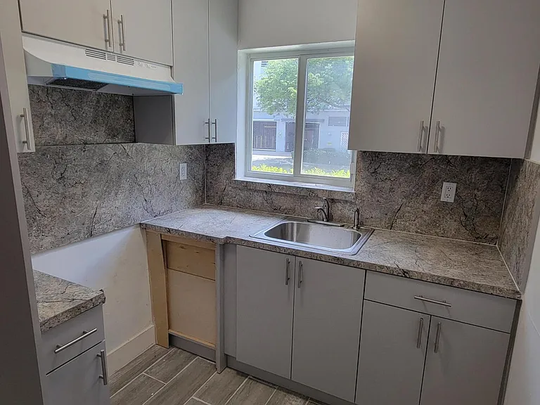 310 NW 16th Ave #1 — Photo 5
