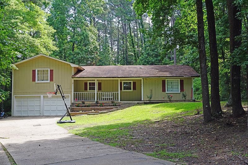 1st image of 149 Sweetbriar Ln