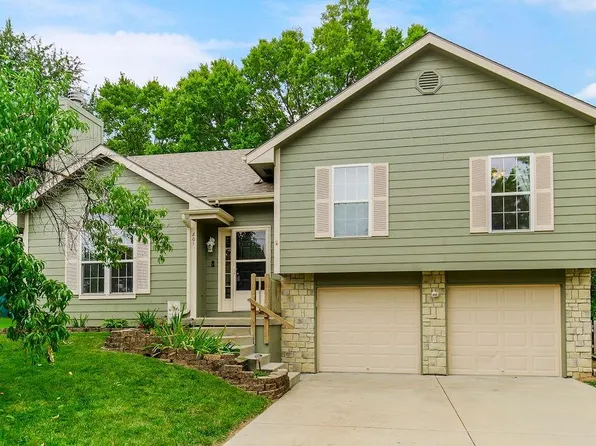 801 Sunflower St, Smithville, MO 64089