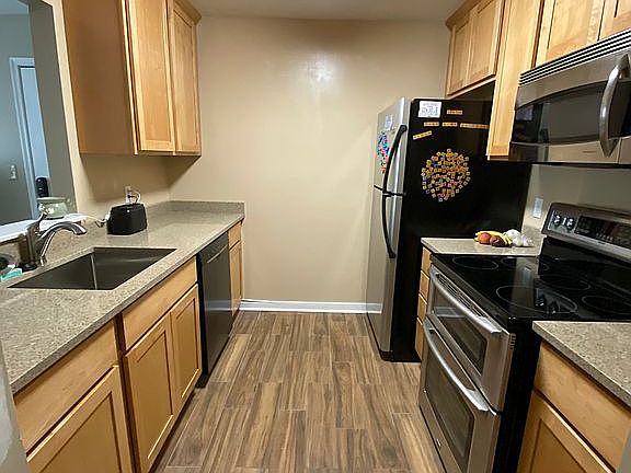 4th image of 303 White St