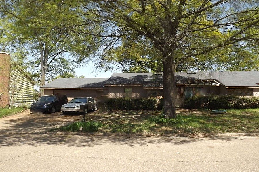 1st image of 5754 N Lake Oaks Dr