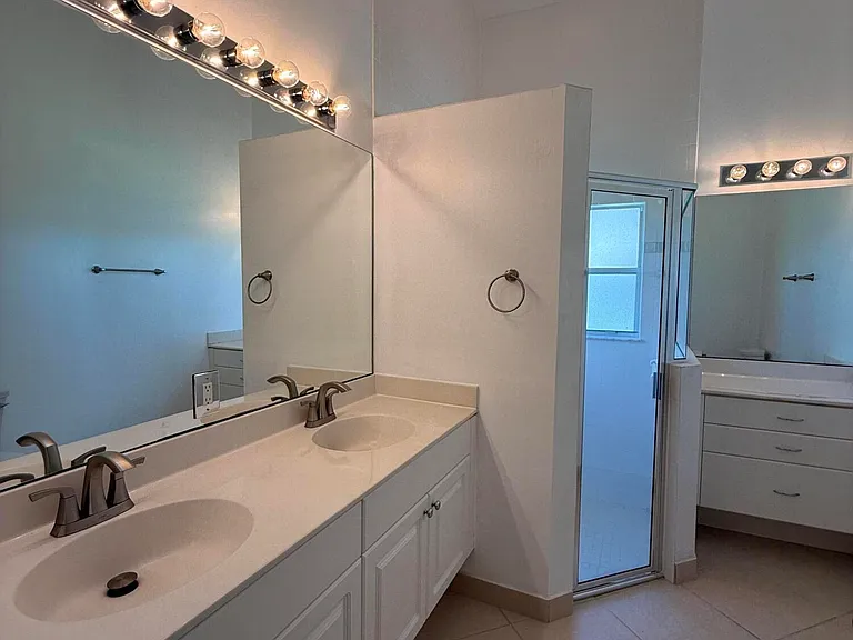 633 NW Whitfield Way — Photo 10