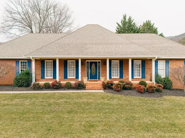6304 Roselawn Court Dr, Roanoke, VA 24018