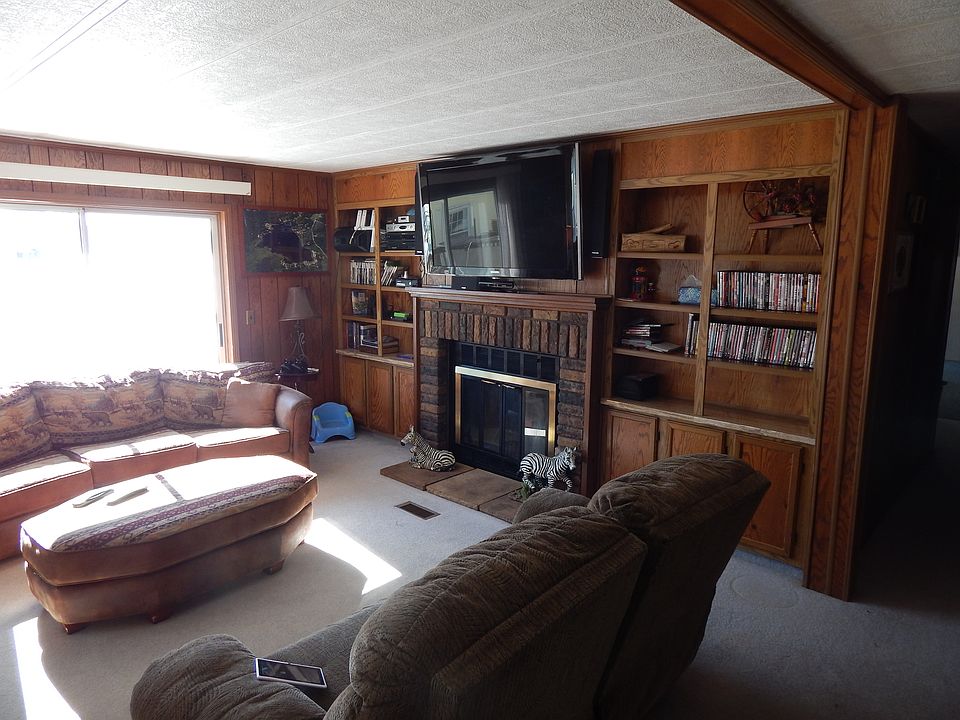 1st image of 22260 Lake Dr