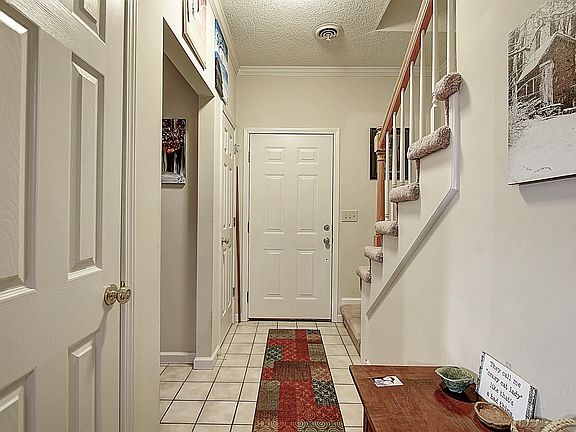 3rd image of 33 Oak Leaf Cir #33