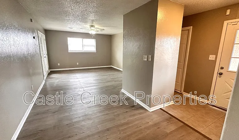1803 Fox Ave — Photo 3