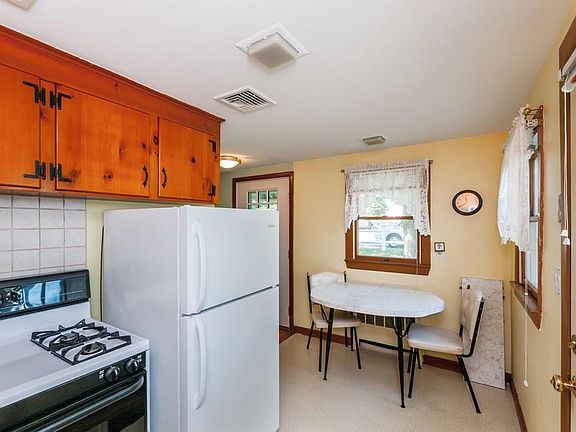 4th image of 152 Washington St #152