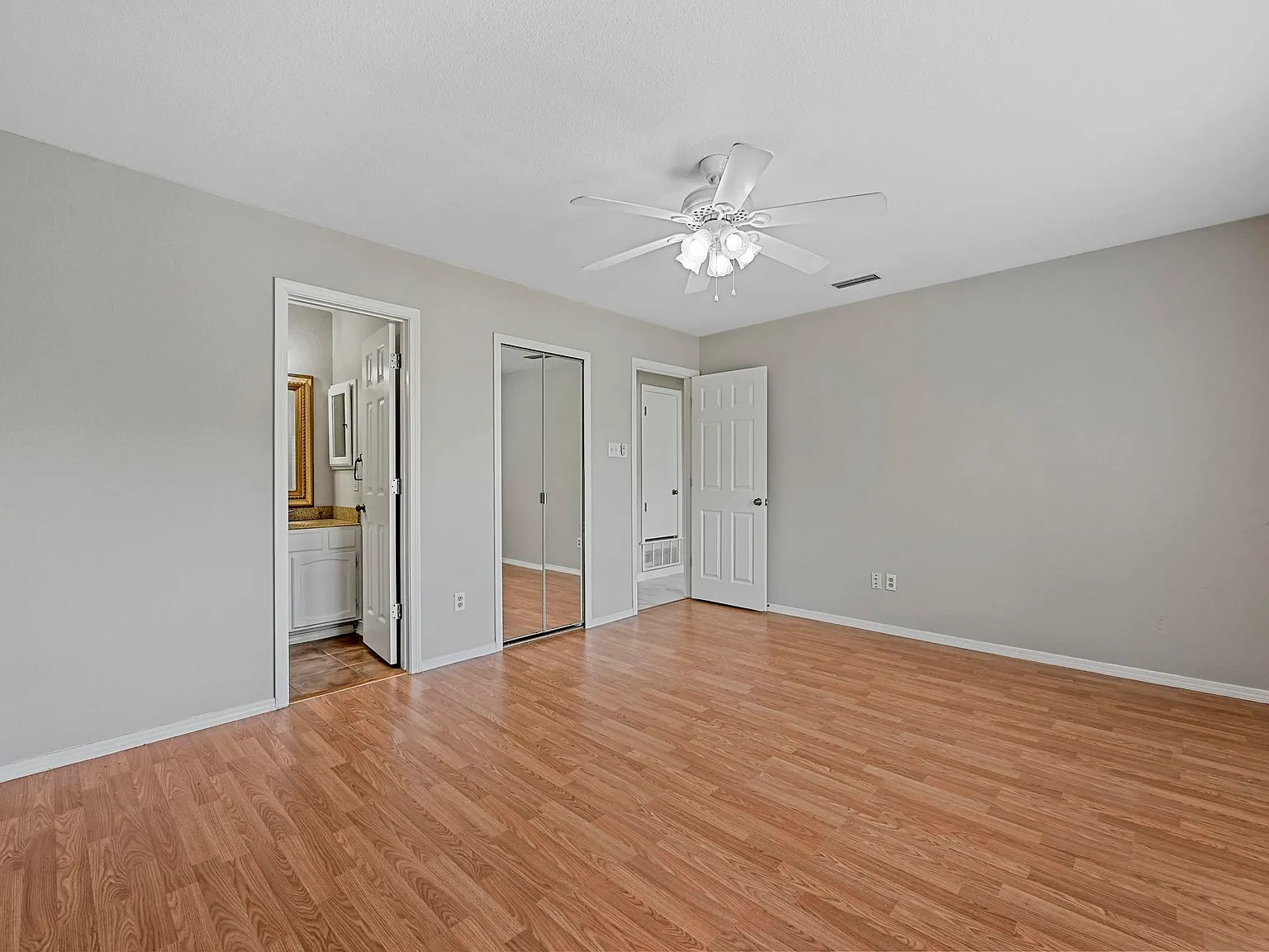 3 bed, 1297 sqft, $2,250 — Photo 4