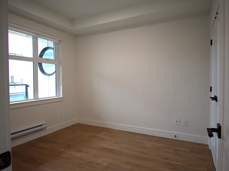 185 175a St #212 — Photo 7