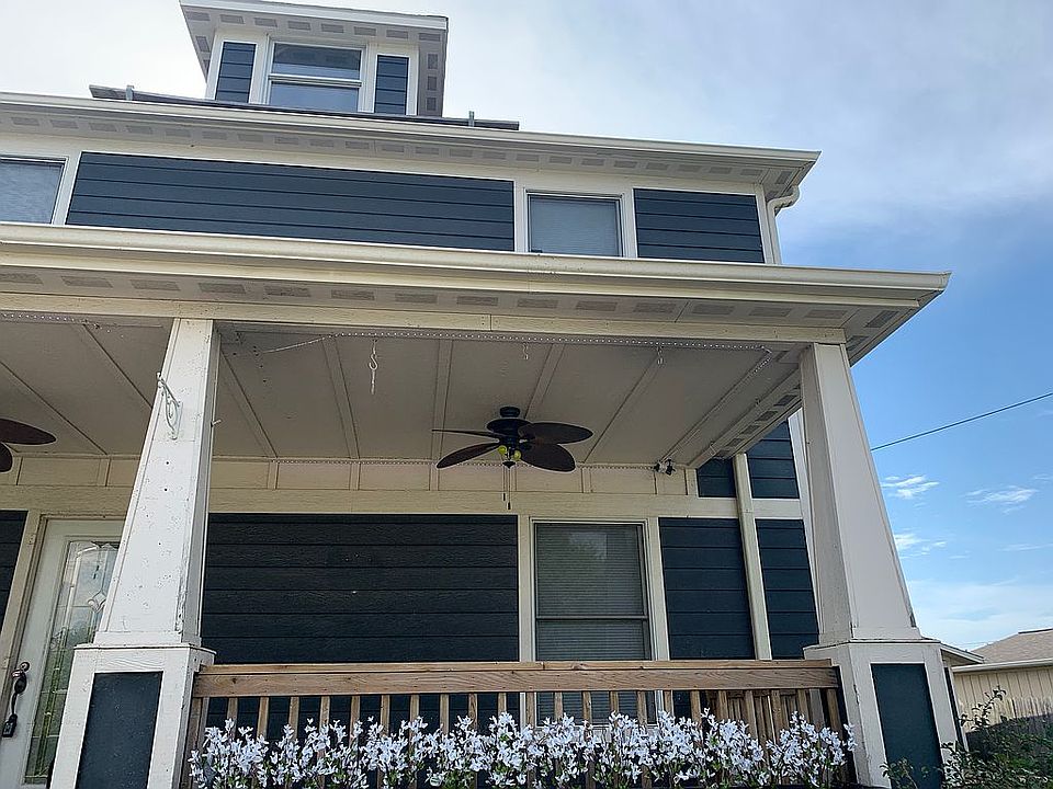 1st image of 903 Peach Orchard St