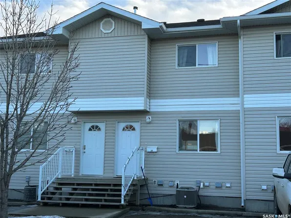 UNIT 17-1437 1st STREET, Estevan, SK S4A 2X5