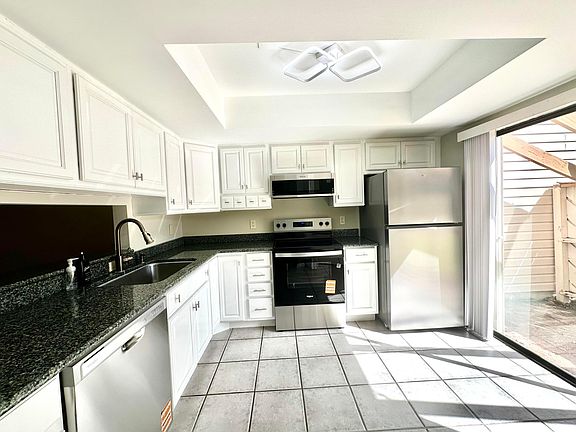3rd image of 132 Sherwood Circle #15b