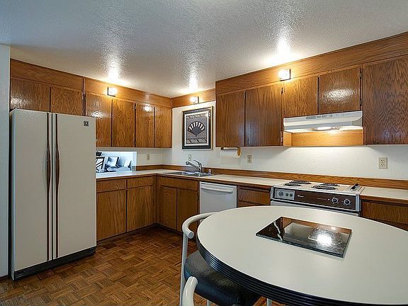 3rd image of 19524 Echo Lake Pl N APT A201