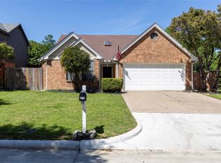 6008 Glenwood Dr, Arlington, TX 76017