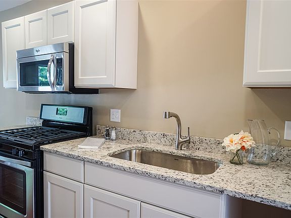5th image of 7 D Deerwood Drive #D