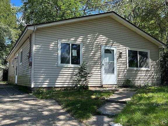 2nd image of 98 Blaine Ave