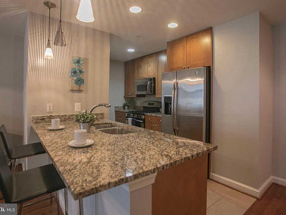 3rd image of 11990 Market St Unit 504