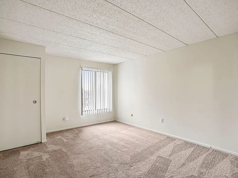 Lincoln Tower Apartments — Photo 17