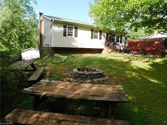 3rd image of 162 Melissa Dr