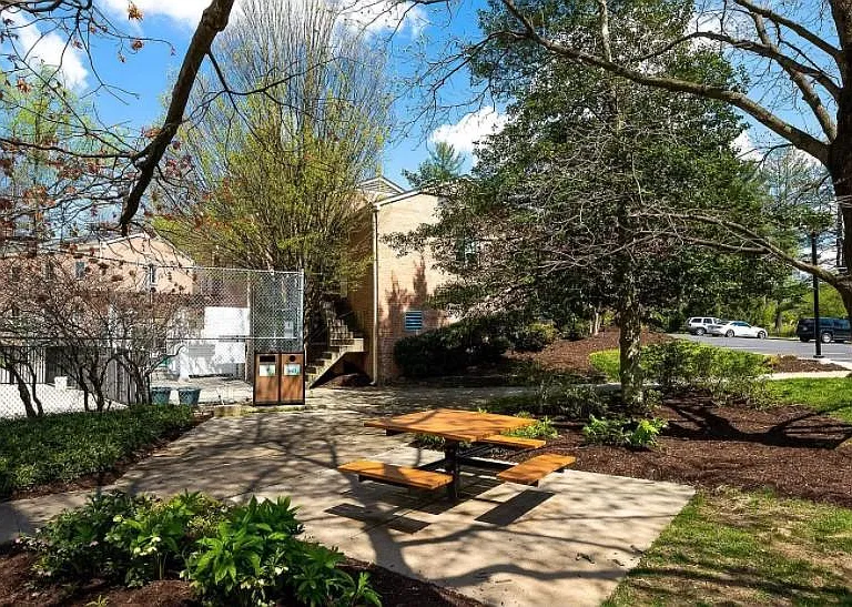 10505 Montrose Ave #2 — Photo 13