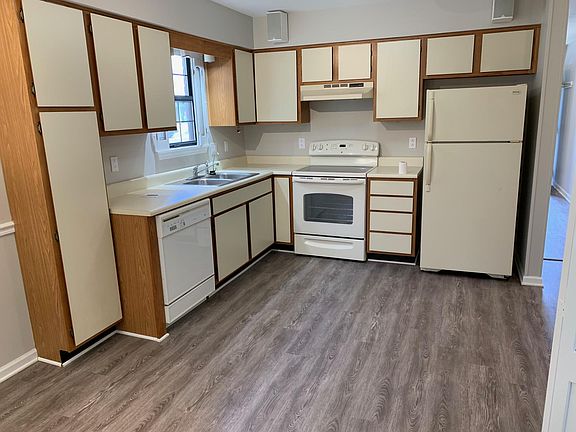 4th image of 1030 Silver Ct