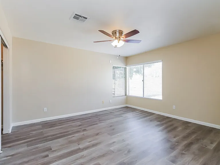1130 N Meadows Dr — Photo 10