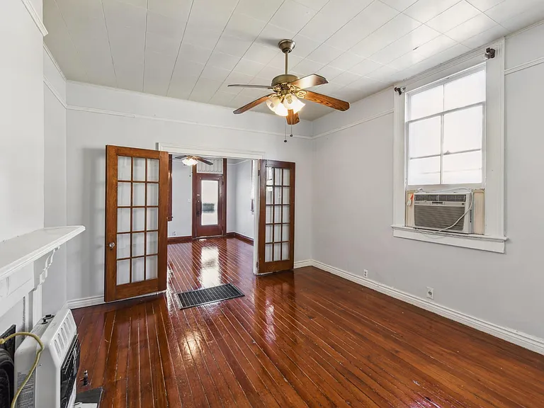 1013 Independence St — Photo 5