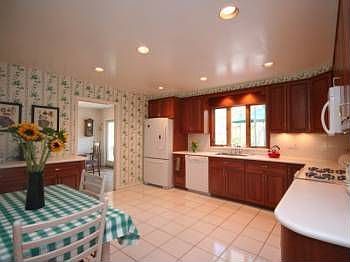 5th image of 37 Hemlock Dr