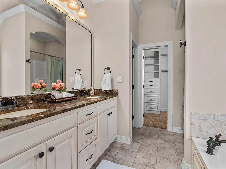 407 Carnaby — Photo 15
