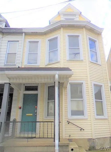 732 Washington St photo 1
