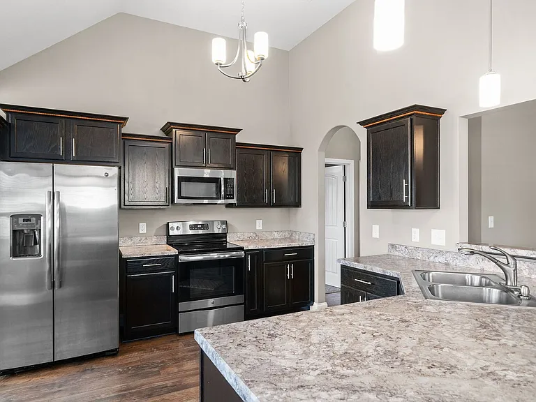 515 Sourwood Dr — Photo 9