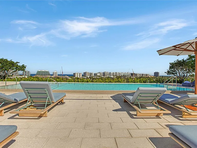 9221 E Bay Harbor Dr #512 — Photo 35