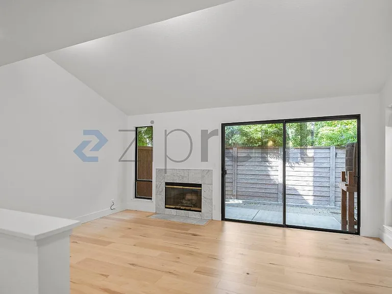 223 Saratoga Ave — Photo 6