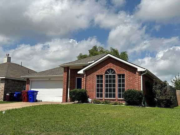 2nd image of 1613 Kelly Ln