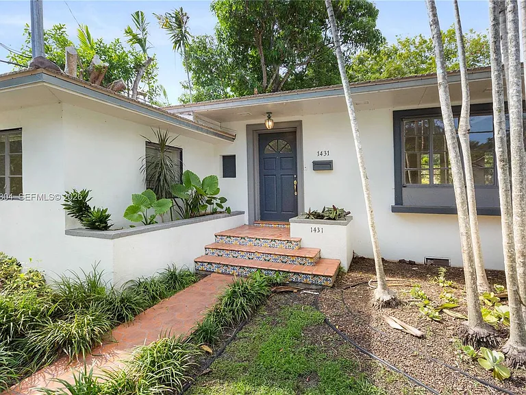 1431 Algeria Ave — Photo 4