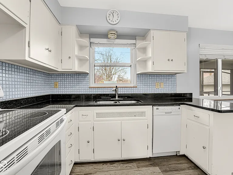 1420 Kessler Boulevard East Dr — Photo 13
