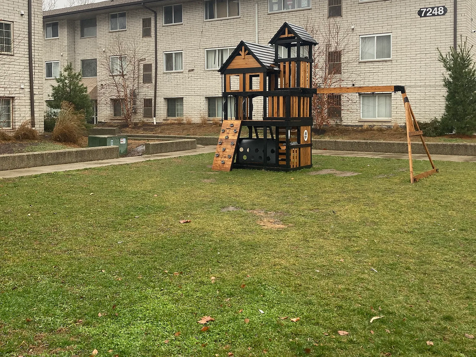 Westpark Manor Apartments — Photo 2