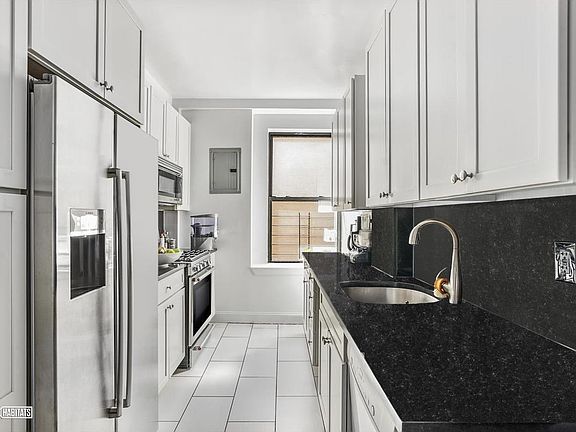 5th image of 30 W 70th St APT 5B