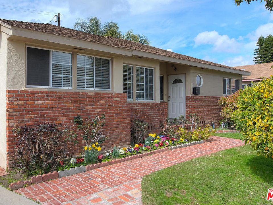 1st image of 7519 Amestoy Ave