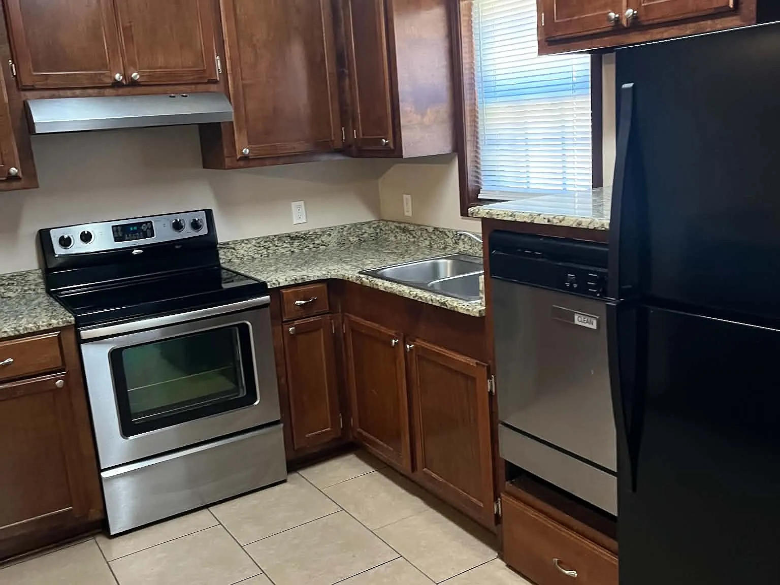 2 bed, 1100 sqft, $1,100 — Photo 3
