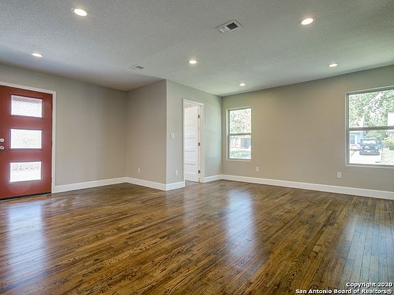 4th image of 2026 W Gramercy Pl