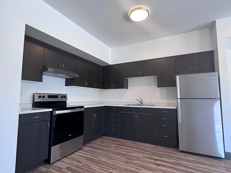 22645 Adelaide Rd #310 — Photo 5