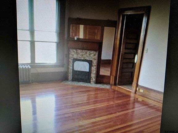 4th image of 275 Pawling Ave
