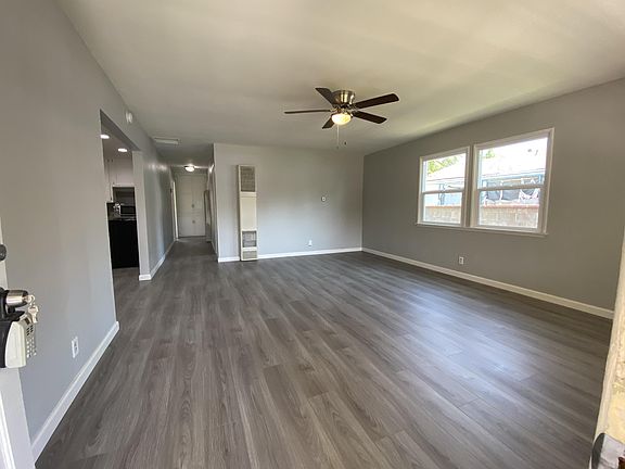 4th image of 325 W Avenue J9