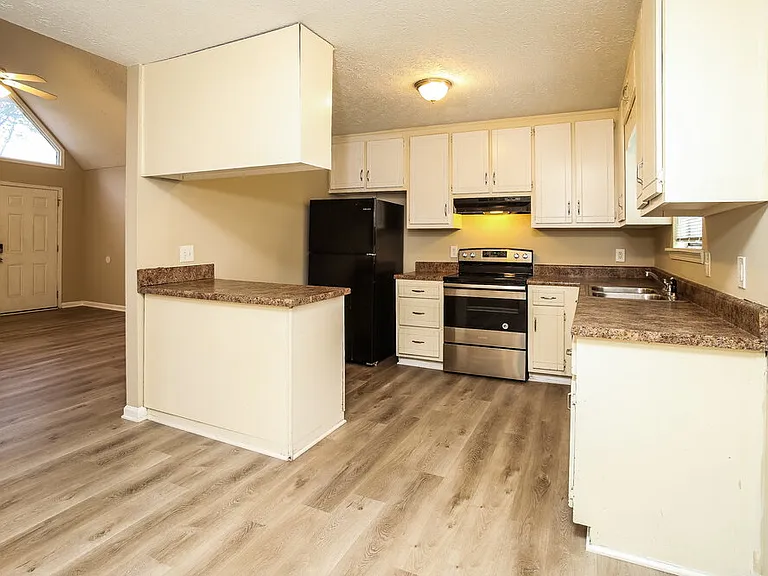 2597 Carol Cir — Photo 6