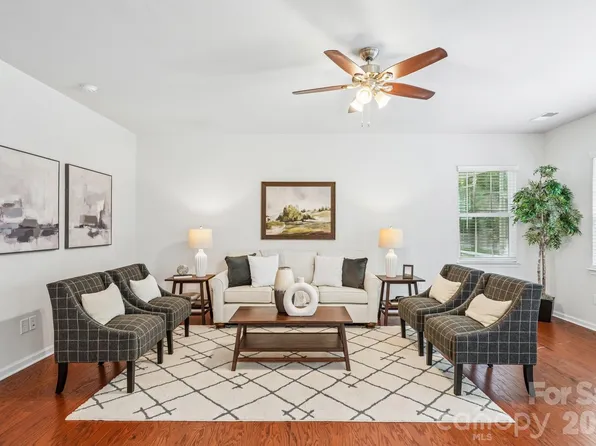 128 Van Gogh Trl, Mount Holly, NC 28120