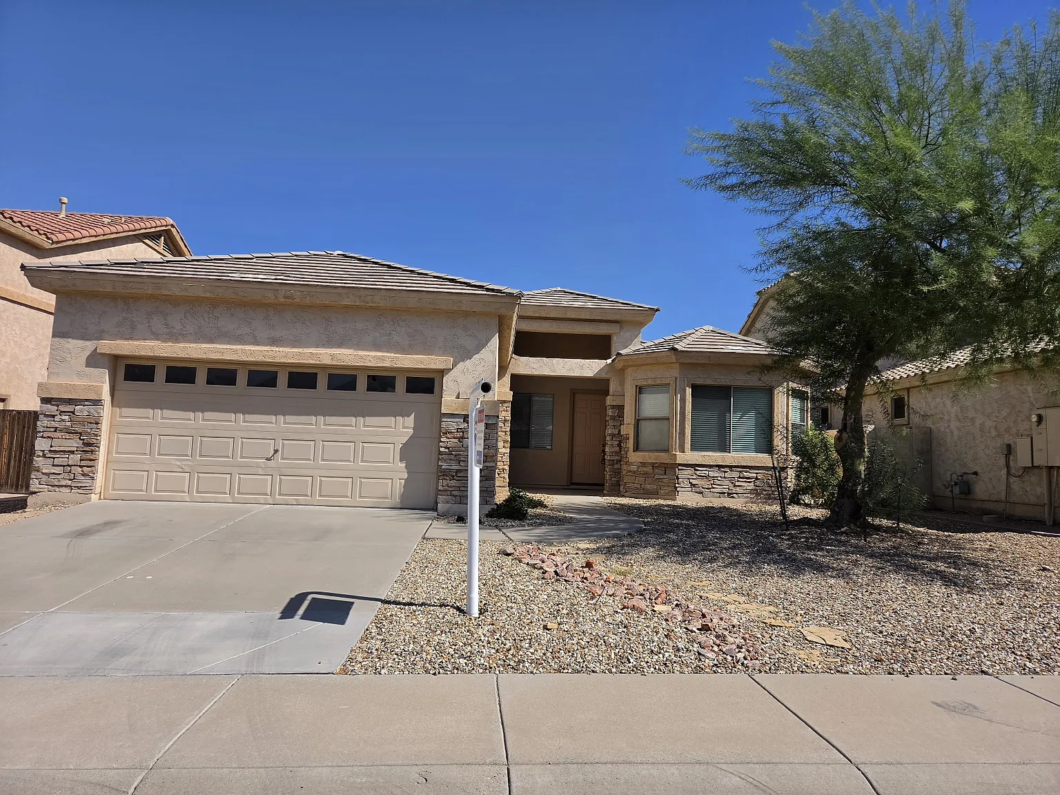 3 bed, 1969 sqft, $2,200 — Photo 1